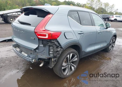2023 Volvo Xc40 B5 Ultimate Bright Theme z USA, uszkodzony, nr VIN YV4L12UA0P2053589